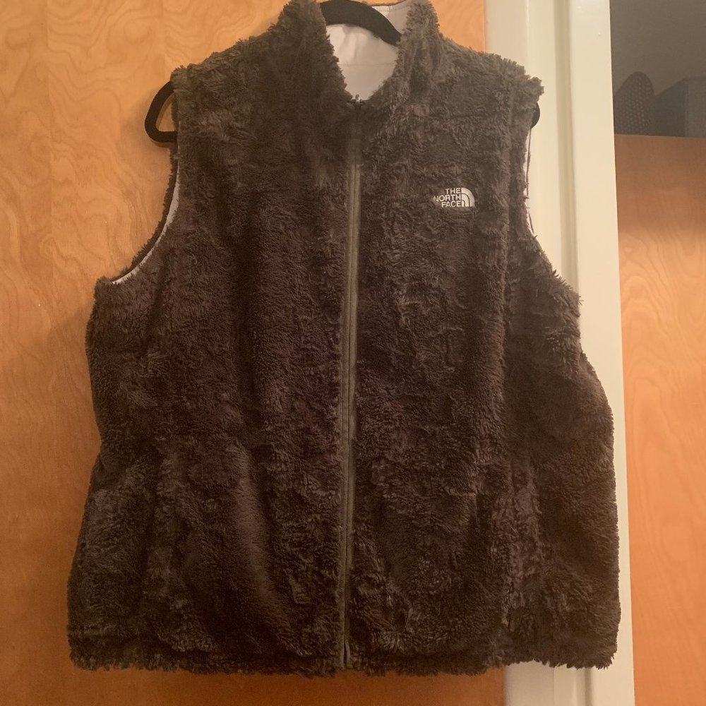 North Face Reversible Tan Fur/White Vest XL EUC